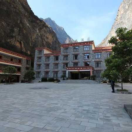 Shangri-La Balagezong Shuizhuang Hotel Экстерьер фото
